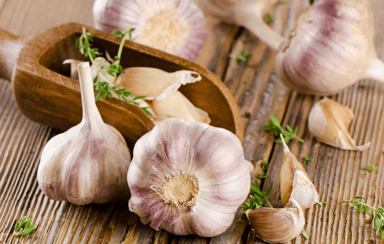 knoflook voor het verwijderen van parasieten