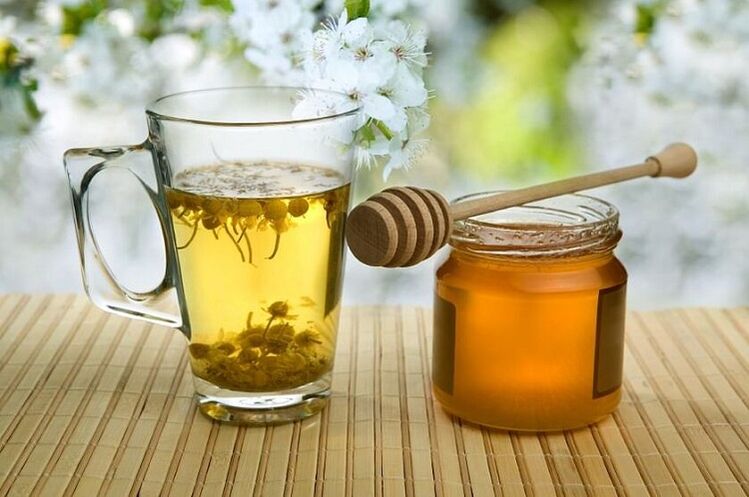 Kamille-afkooksel met honing voor parasieten